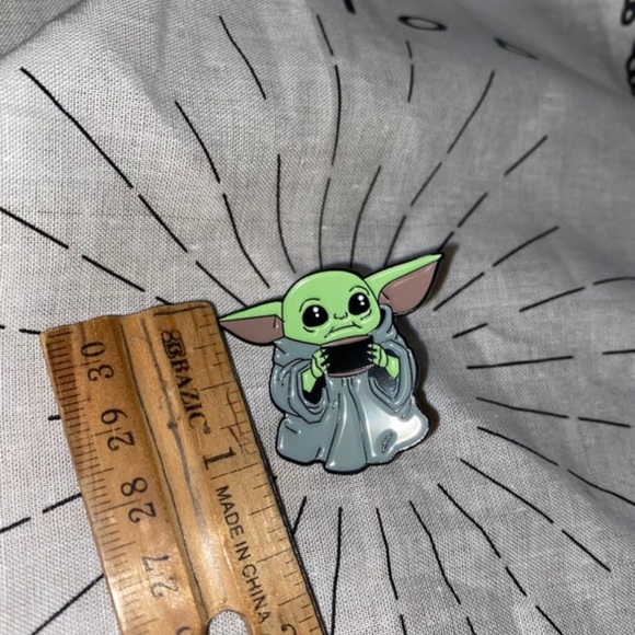 BABY YODA PIN - Picture 2 of 2
